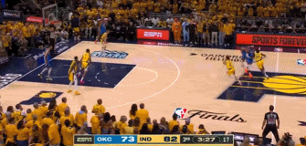 挺身而出！卡鲁索接球三分出手命中 帮助球队止住颓势